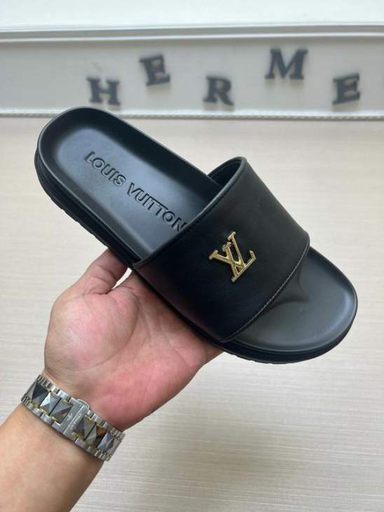 Picture of Louis Vuitton Slippers _SKULVsz38-45mnf05101317
